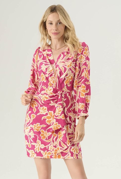 Wyrazista kobieca sukienka