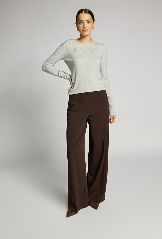 Sweter damski z haftem