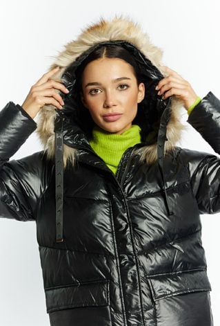 Pikowany płaszcz z kapturem