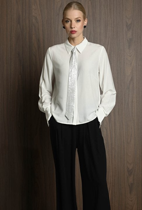 Koszula z ozdobnym krawatem