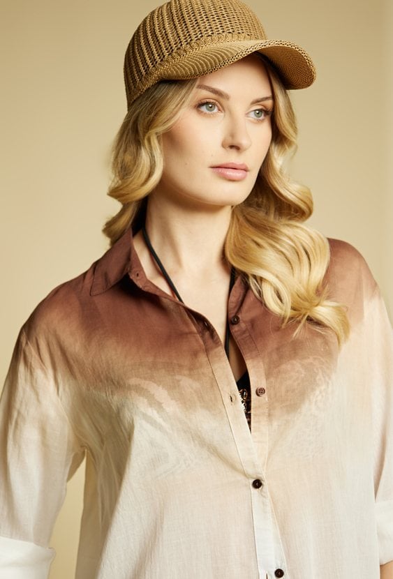 Ażurowa czapka z daszkiem