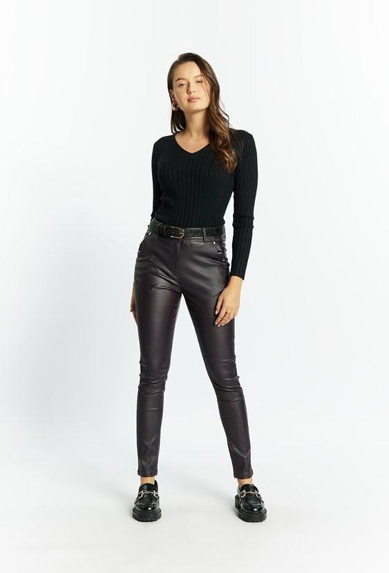 Spodnie damskie z ozdobnymi guzikami