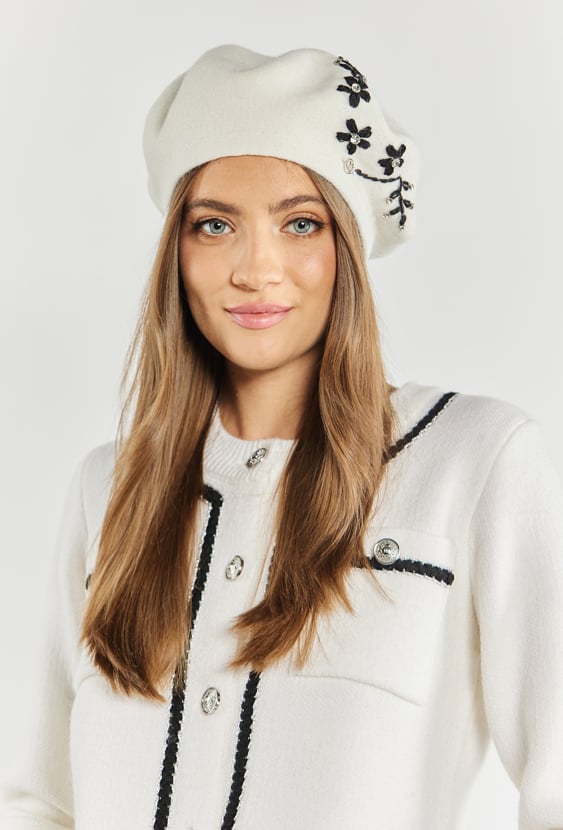 Beret z kwiatami