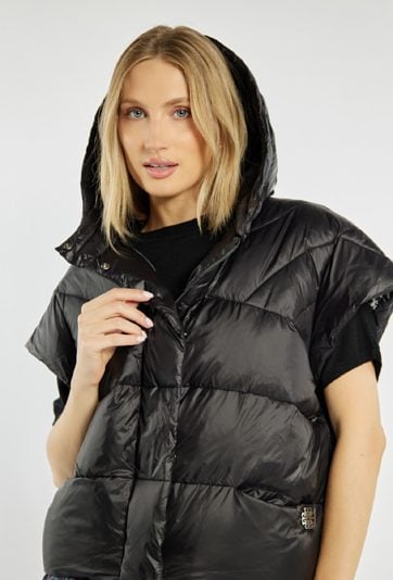 Pikowana kamizelka z kapturem