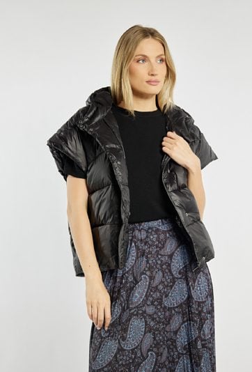 Pikowana kamizelka z kapturem