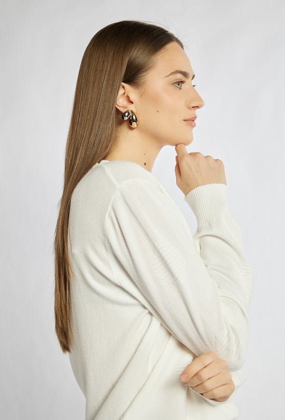 Sweter damski z delikatnym wzorem