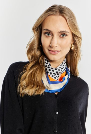 Wzorzysta apaszka damska