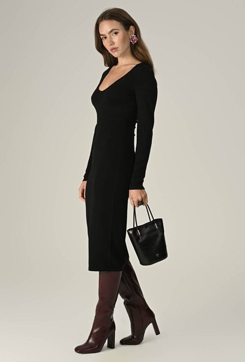 Długa dzianinowa sukienka z wiskozy