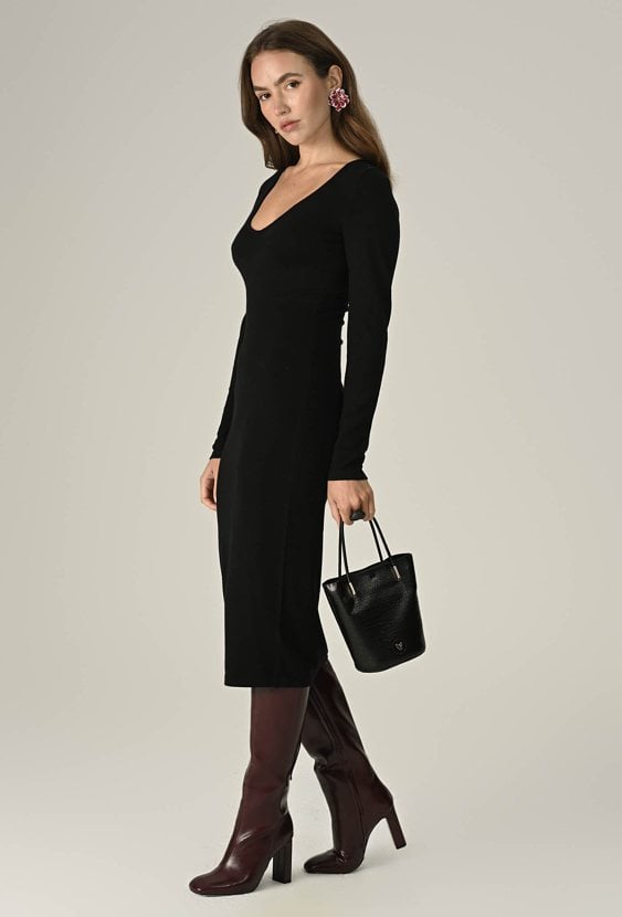 Długa dzianinowa sukienka z wiskozy