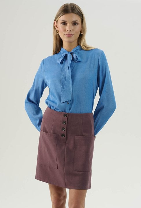 Krótka minimalistyczna spódnica