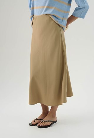 Długa satynowa spódnica