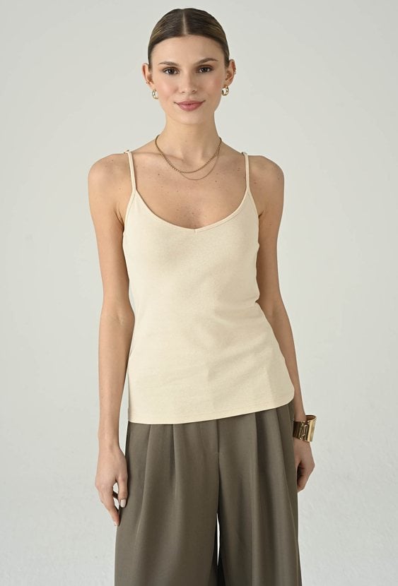 Beżowy top na ramiączkach