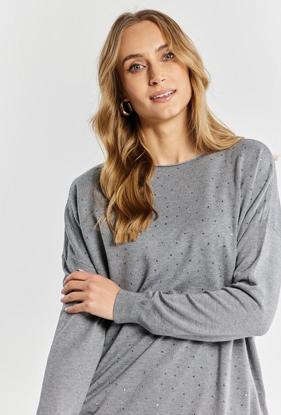 Sweter damski z ozdobną aplikacją