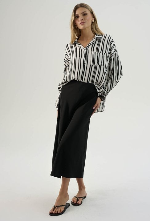 Długa satynowa spódnica