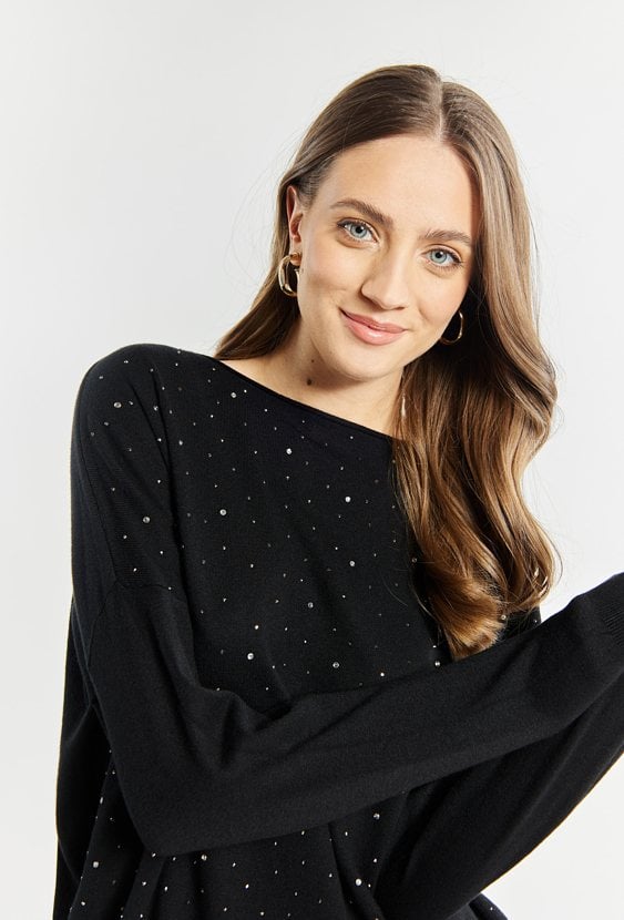 Sweter damski z ozdobną aplikacją