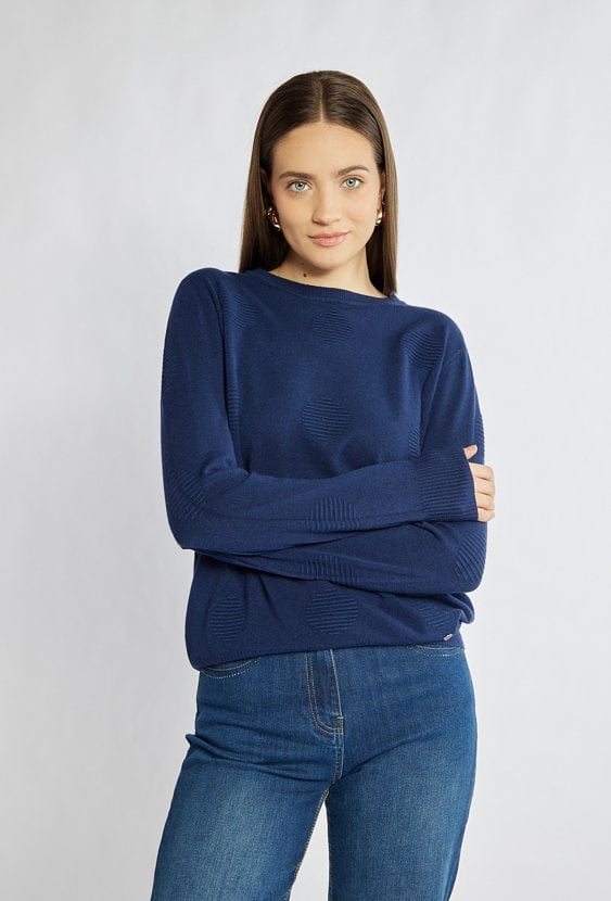 Sweter damski z delikatnym wzorem