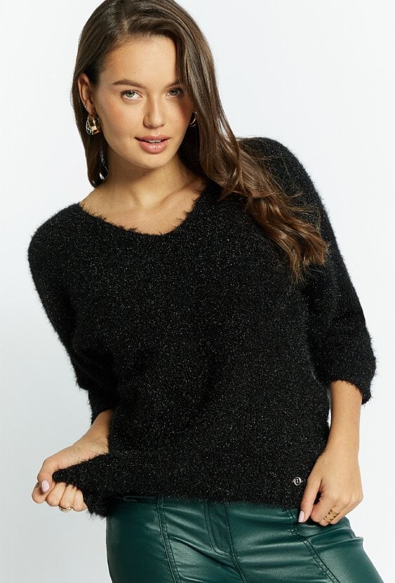 Sweter damski o kroju nietoperza.