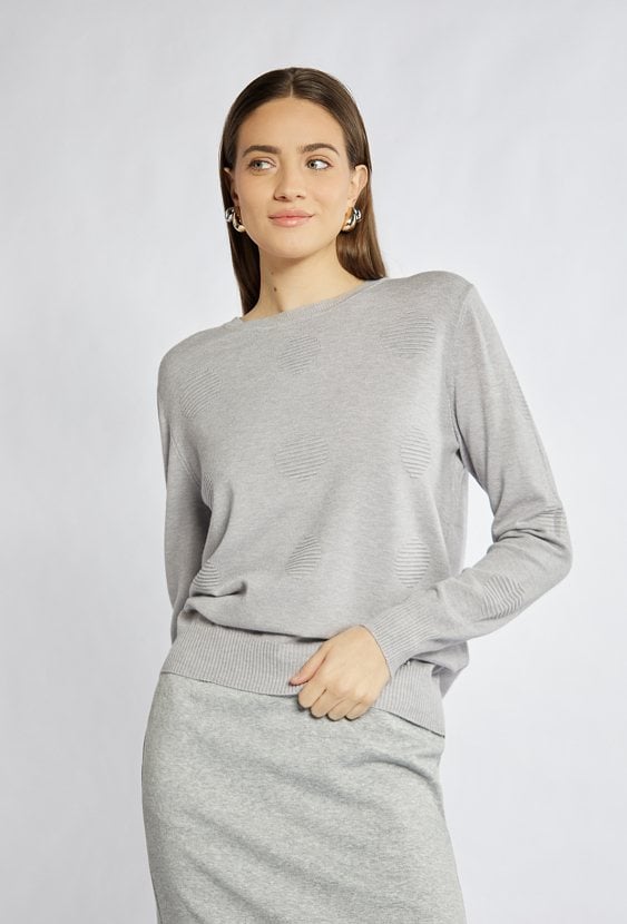 Sweter damski z delikatnym wzorem