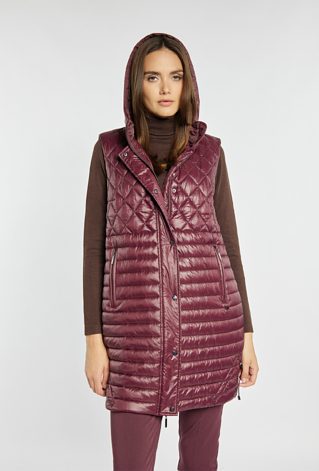 Kamizelka o dłuższym kroju z kapturem