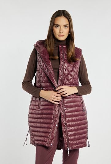 Kamizelka o dłuższym kroju z kapturem