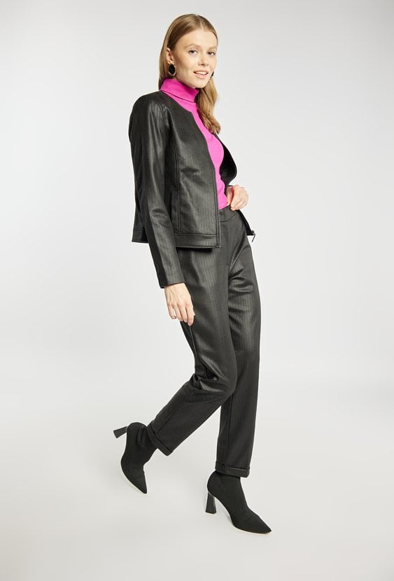 Spodnie z subtelnym wzorem