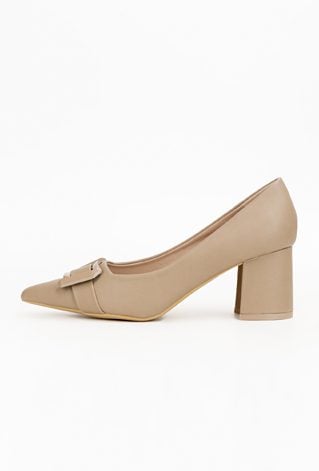 Beżowym czółenka z ozdobną klamrą FALLA