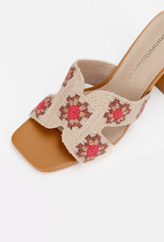 Klapki z kwiatowym wzorem