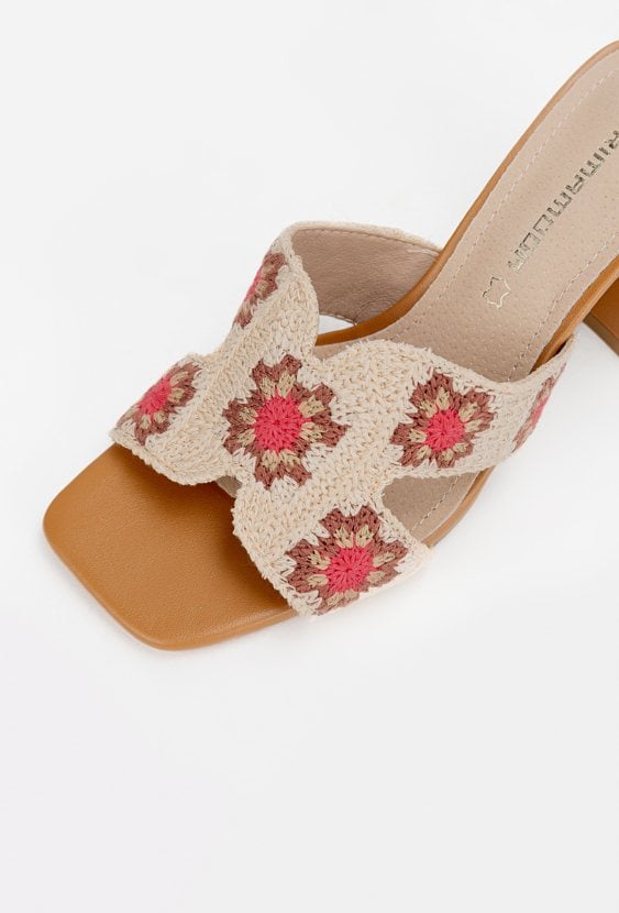 Klapki z kwiatowym wzorem