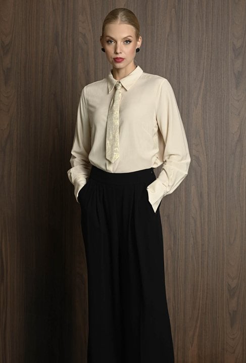 Koszula z ozdobnym krawatem