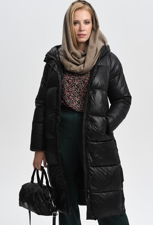 Długa pikowana kurtka z kapturem