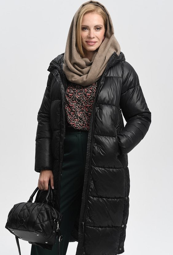 Długa pikowana kurtka z kapturem