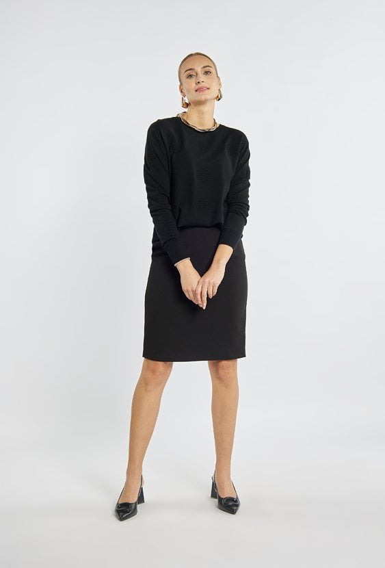 Sweter damski z delikatnym wzorem