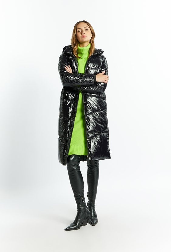 Płaszcz damski z futerkowym kapturem