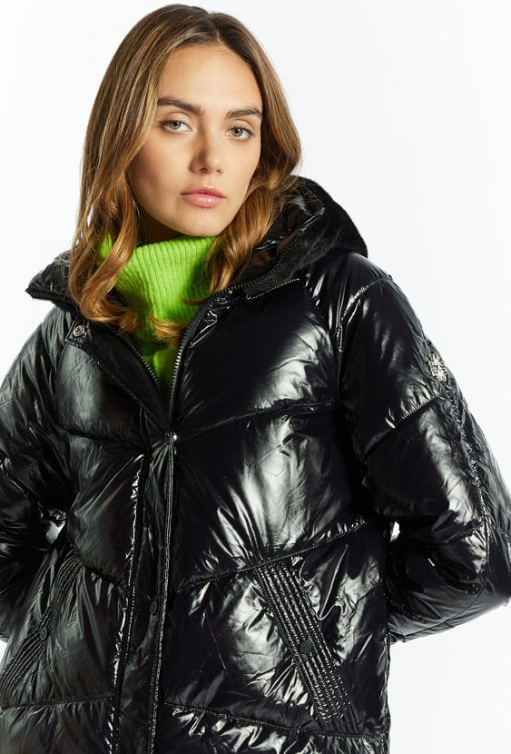 Płaszcz damski z futerkowym kapturem