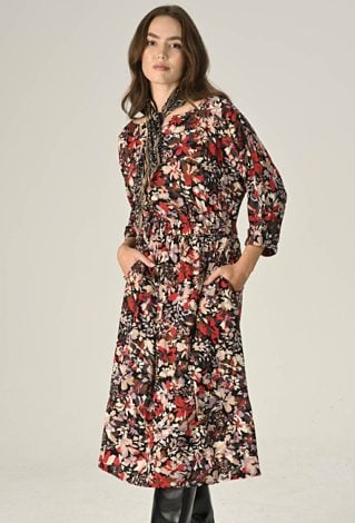 Lekka i kobieca sukienka z przyjemnej wiskozy