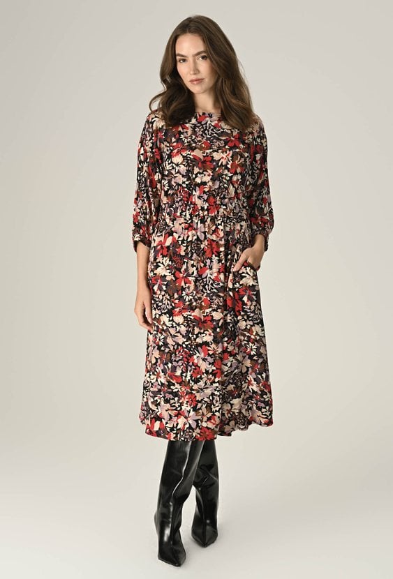 Lekka i kobieca sukienka z przyjemnej wiskozy