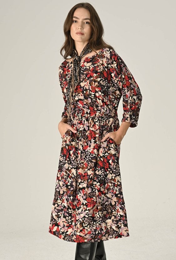 Lekka i kobieca sukienka z przyjemnej wiskozy