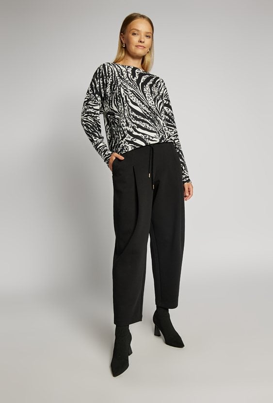 Wzorzysty sweter damski