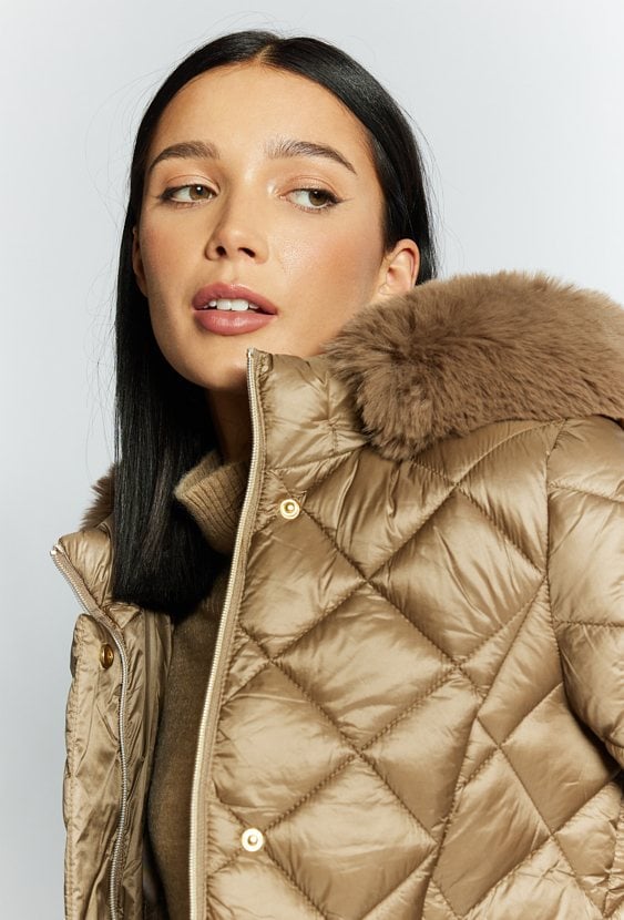 Pikowany płaszcz damski