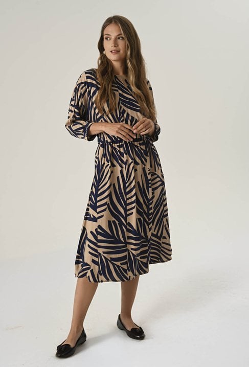 Lekka i kobieca sukienka z przyjemnej wiskozy