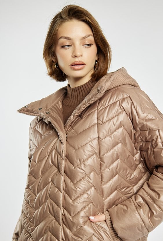 Pikowana kurtka z kapturem