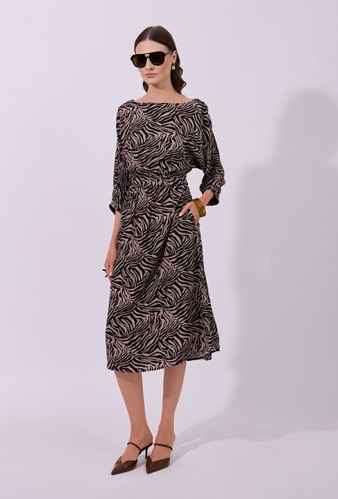 Lekka i kobieca sukienka z przyjemnej wiskozy