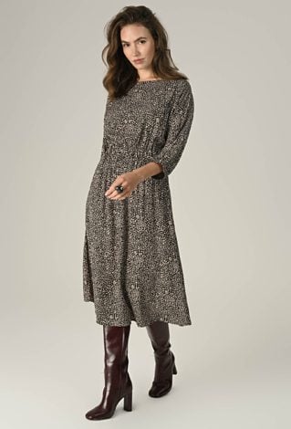 Lekka i kobieca sukienka z przyjemnej wiskozy