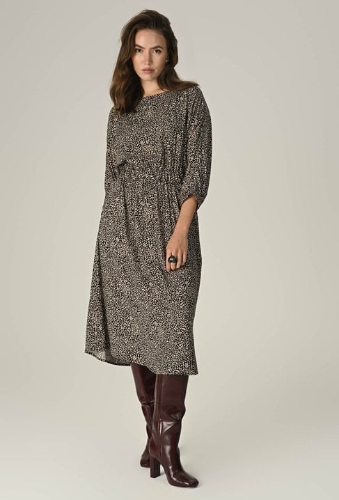 Lekka i kobieca sukienka z przyjemnej wiskozy