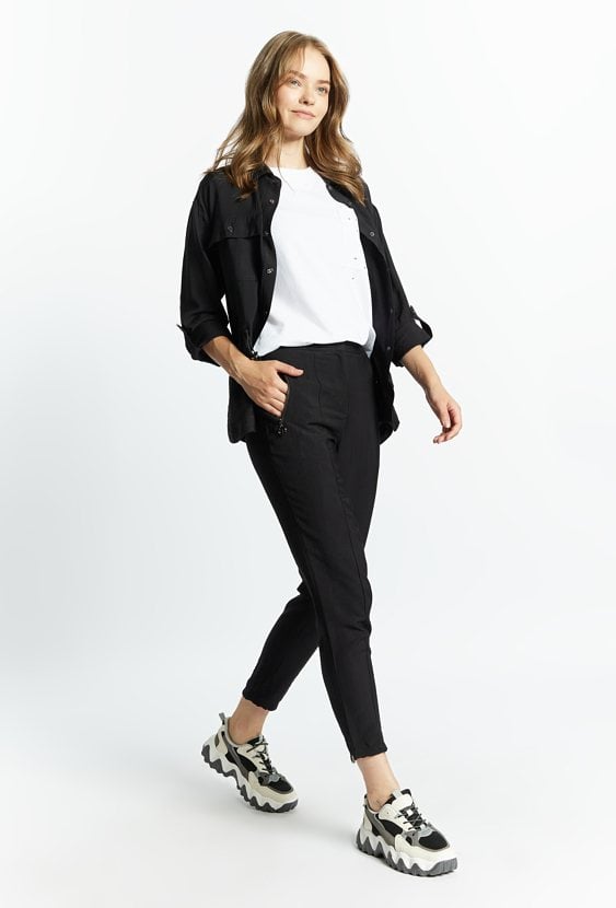 Materiałowe spodnie ze ściągaczem