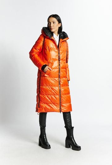 Pikowany płaszcz damski z kapturem