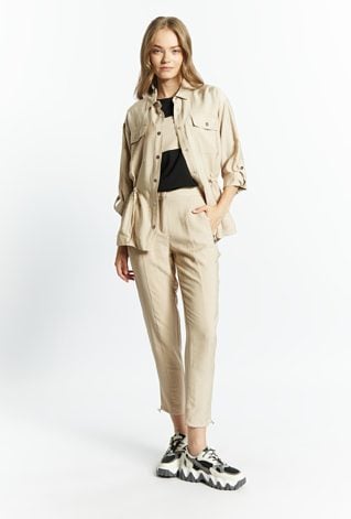 Materiałowe spodnie ze ściągaczem