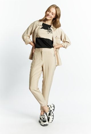 Materiałowe spodnie ze ściągaczem