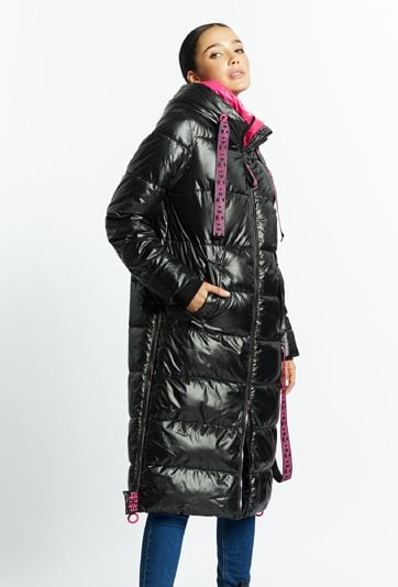 Pikowany płaszcz damski z kapturem