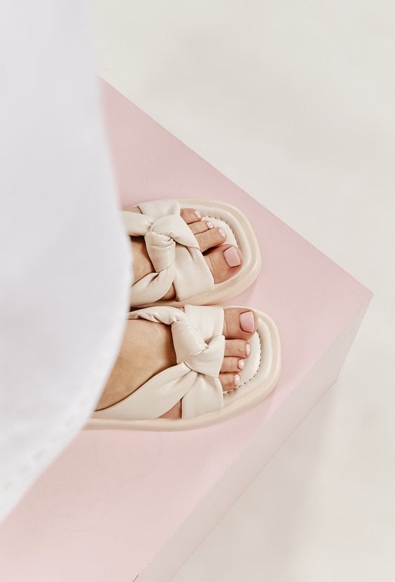 Beżowe klapki ANCELO